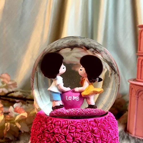 124433437_Lovely-Couple-Musical-Snow-Ball_1.jpg