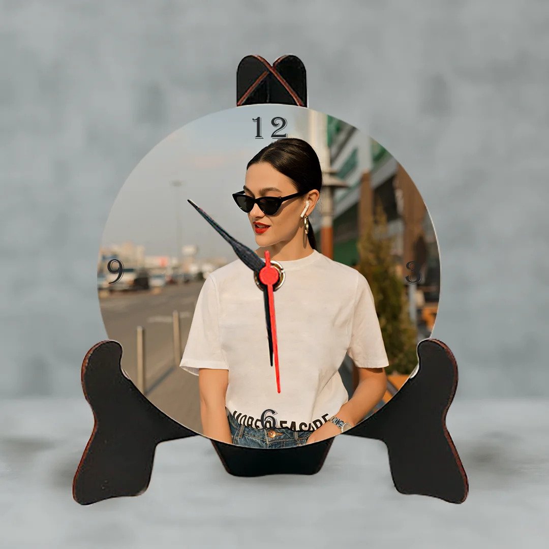 163890771_Personalized-table-clock-for-her_1.jpg
