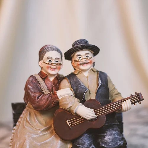 220177549_Lovely-Couple-Figurine-Gift-partner_1.jpg