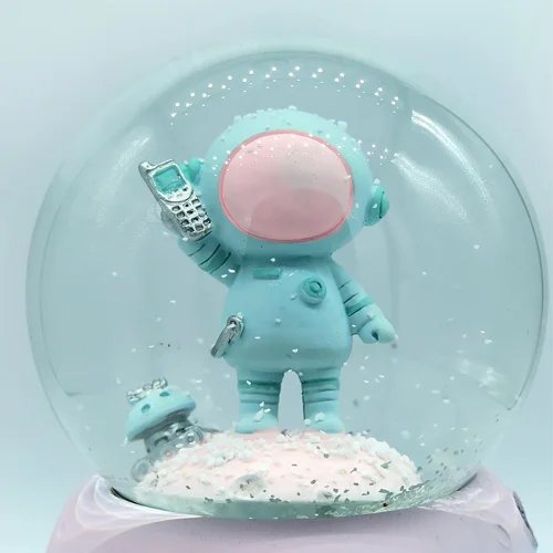 236789494_Little-Astronaut-Cute-Snow-Ball-Decorative-Gift_1.jpg