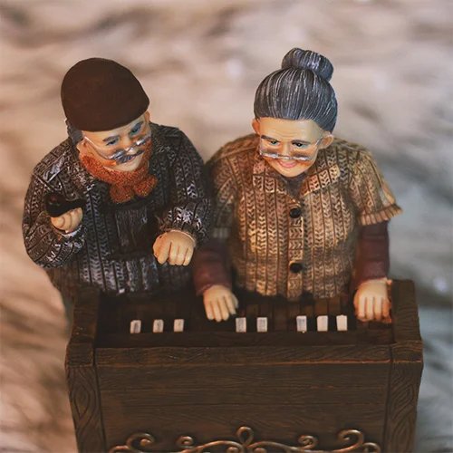 239046811_Cute-Couple-Lovely-Anniversary-Gift_1.jpg