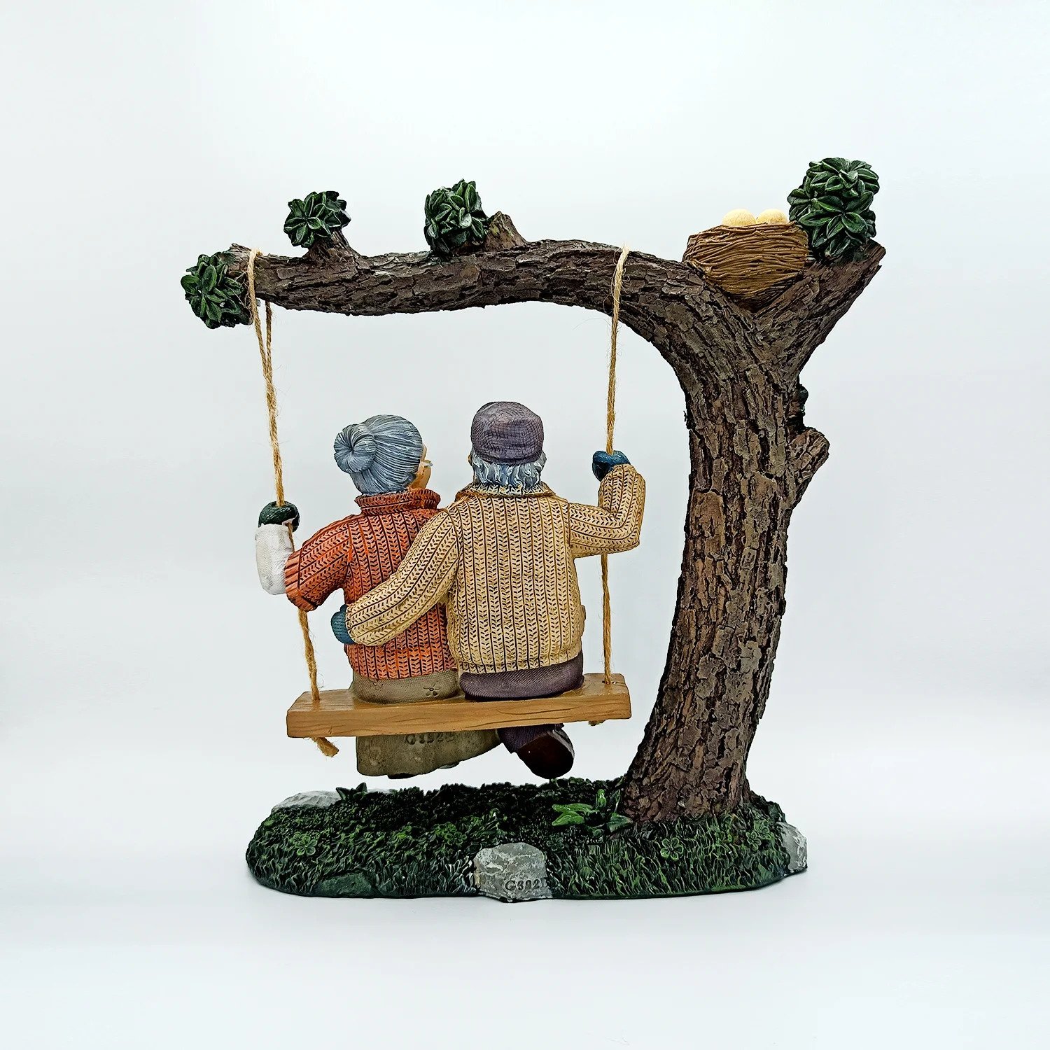 530248403_Cute-Couple-Handcrafted-Figurine_3.jpg