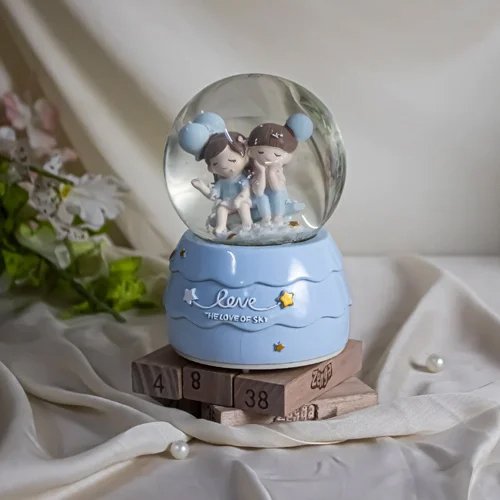 623825051_Winter-Lovers-Romantic-Musical-Snow-Globe_1.jpg
