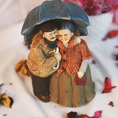 667319479_Cute-Lovely-couple-figurine_1.jpg