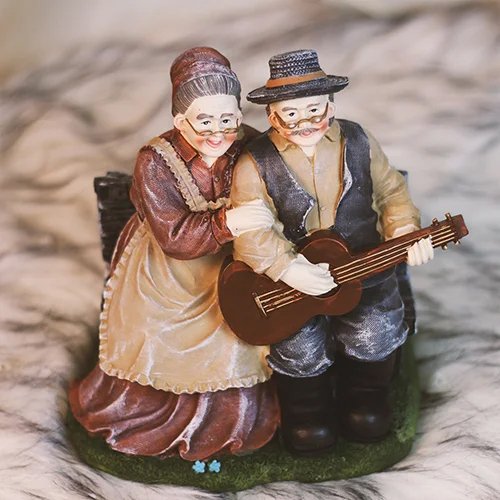 693668672_Lovely-Couple-Figurine-Gift-partner_2.jpg