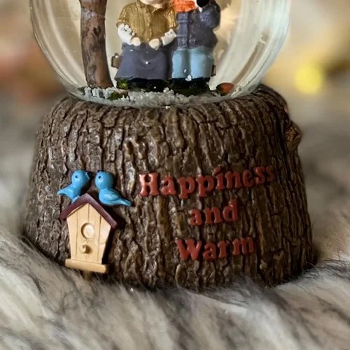 810403901_Cute-old-Couple-Lovely-Crystal-Snow-Ball_2.jpg