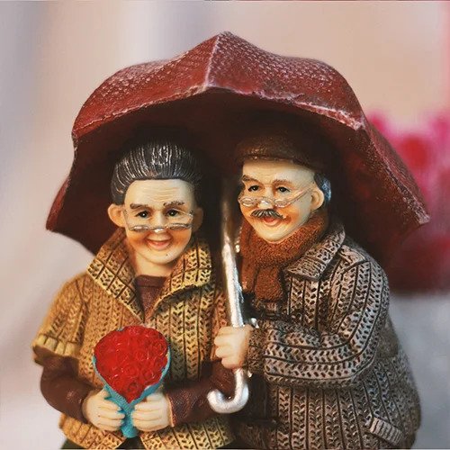 815022372_Couple-Under-Umbrella-Gift-for-Couple_1.jpg