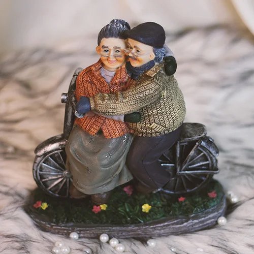 820949693_Old-Couple-Riding-Bicycle-Decorative-Gift_1.jpg