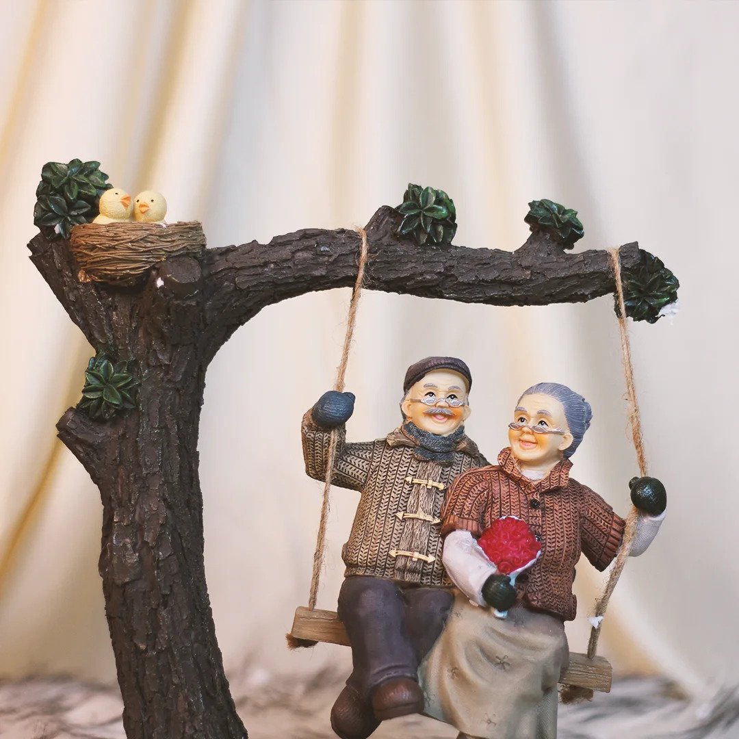 996406219_Cute-Couple-Handcrafted-Figurine_1.jpg